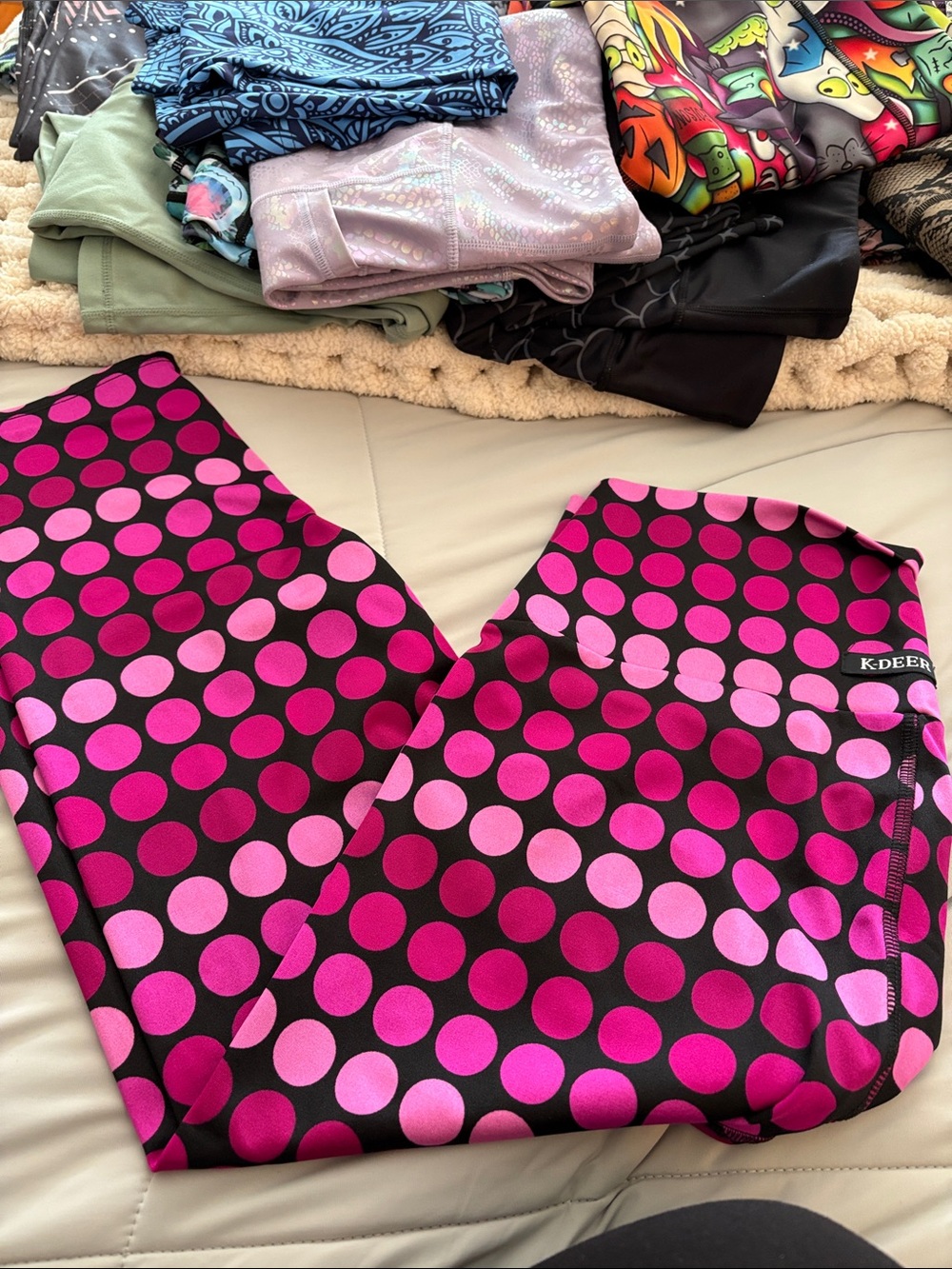 K-DEER Black Capri Leggings with Hot Pink and Light Pink Polka Dots
